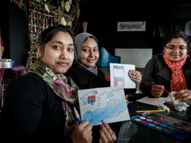 Tecnica di pettinatura a treccia presso la comunità bangladese di Torpignattara