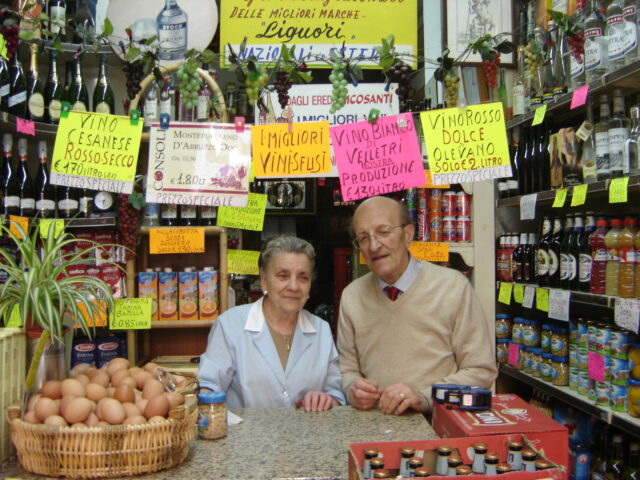 Attività commerciali storiche della Marranella. Il negozio di Vini e Oli e l'italianità del quartiere