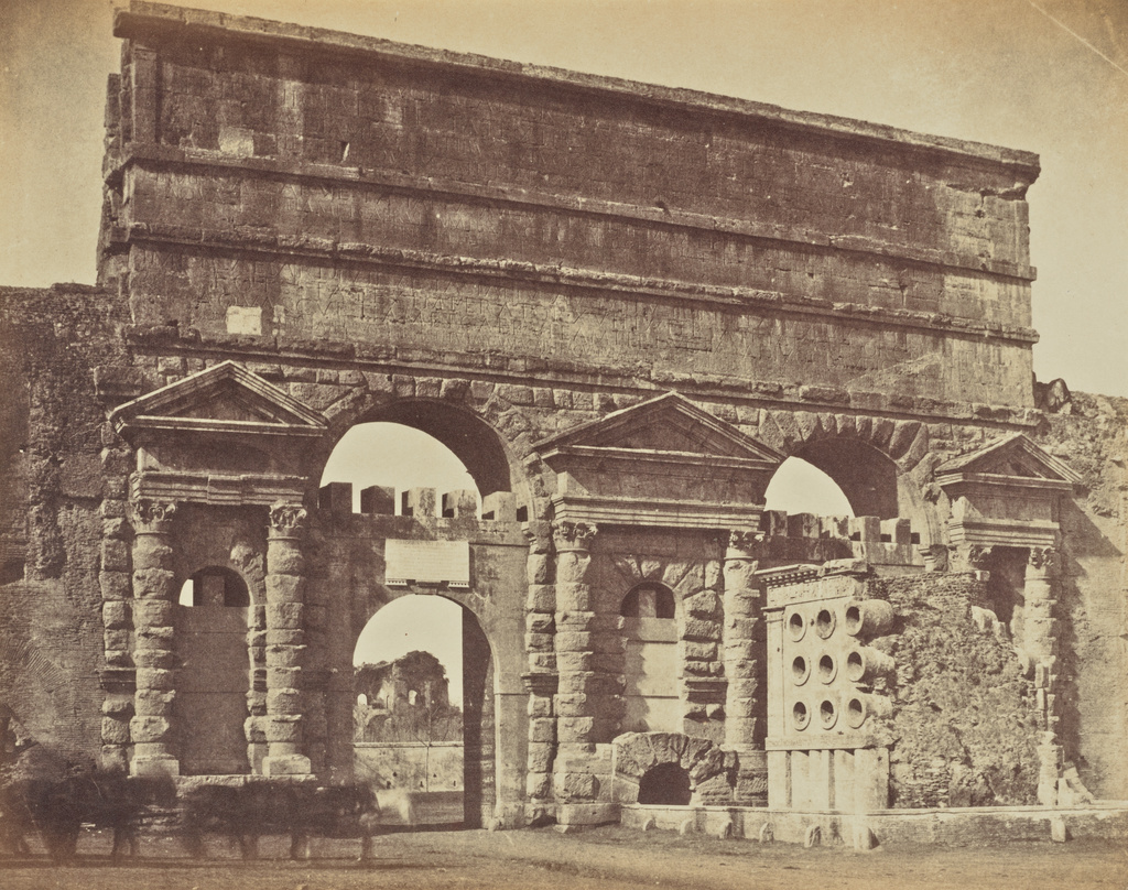 Porta Maggiore: in evidenza le strutture di restringimento delle arcate
